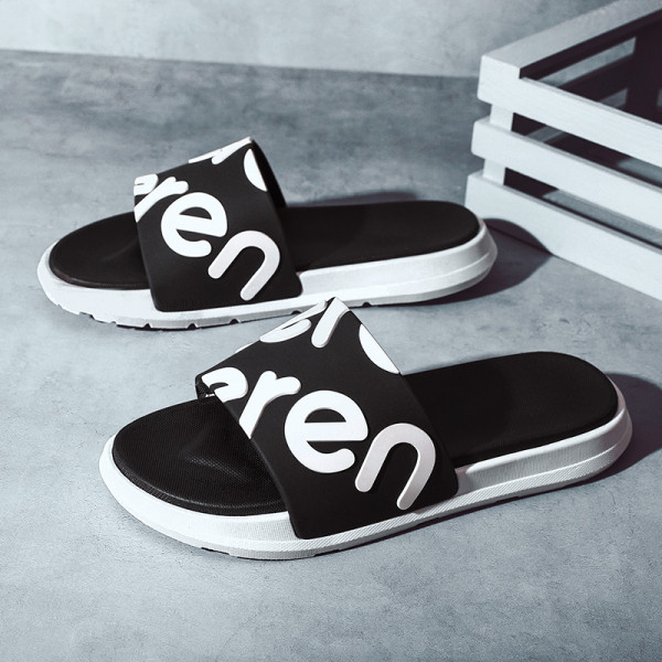 Vīriešu ikdienas čības ar plakanu zoli un uzrakstiem