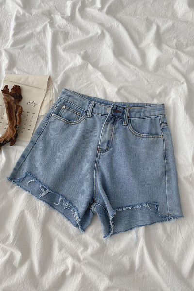 Model nou de blugi scurti cu talie inalta si buzunare