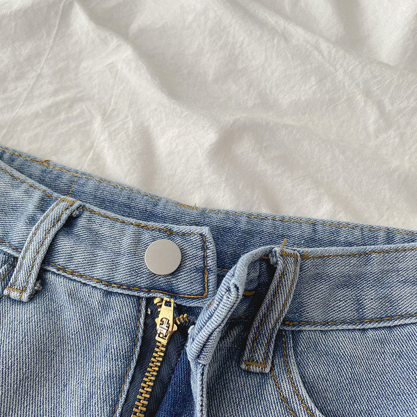 Model nou de blugi scurti cu talie inalta si buzunare