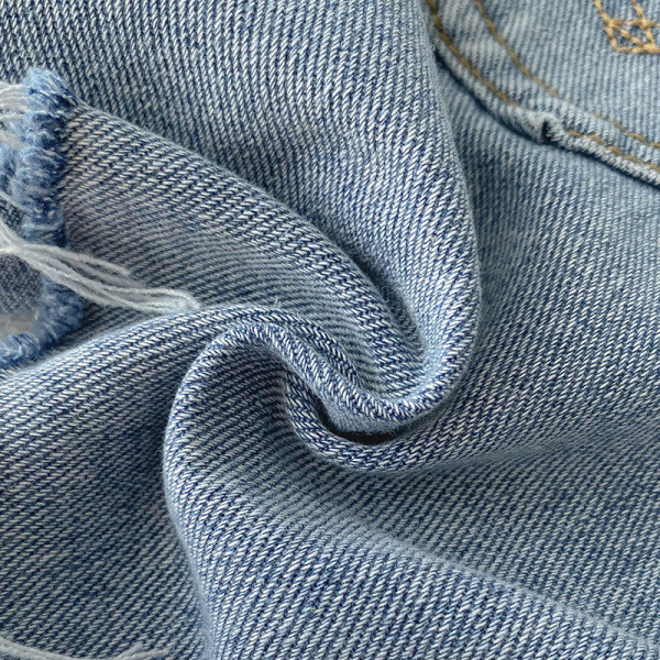 Model nou de blugi scurti cu talie inalta si buzunare