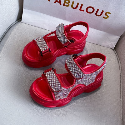 Uus kõrge talla ja kivikestega naiste sandaalide mudel