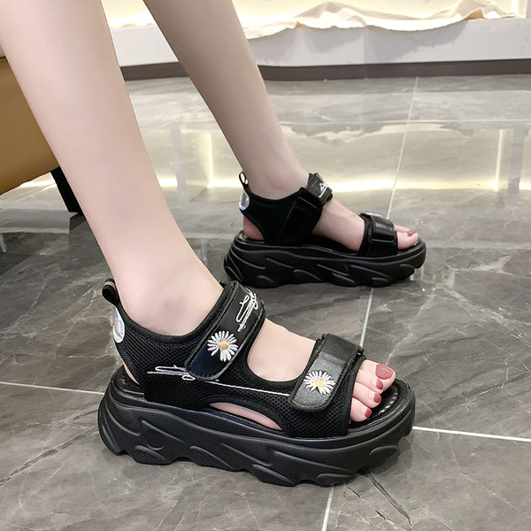 Naiste kõrge talla ja takjapaelaga nahast sandaalid