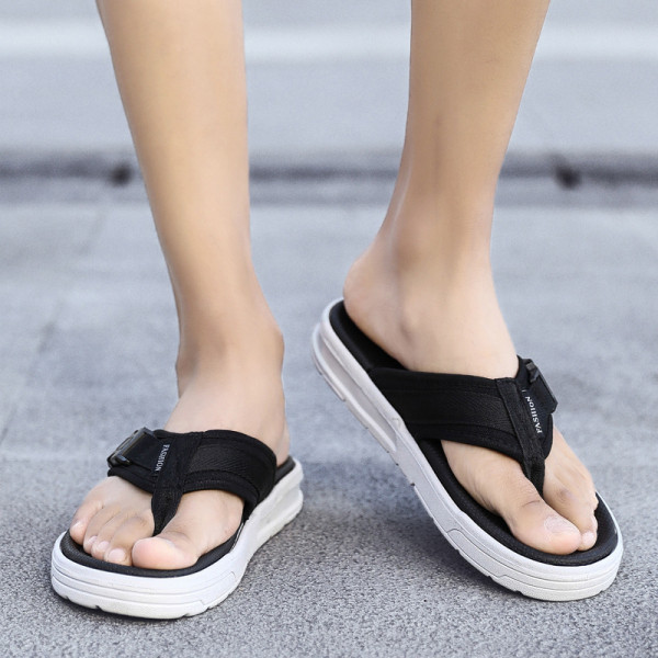 Moodsad kõrge tallaga meeste varvasussid