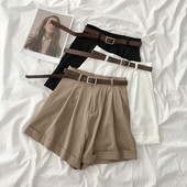 Модерни къси панталони с колан и висока талия