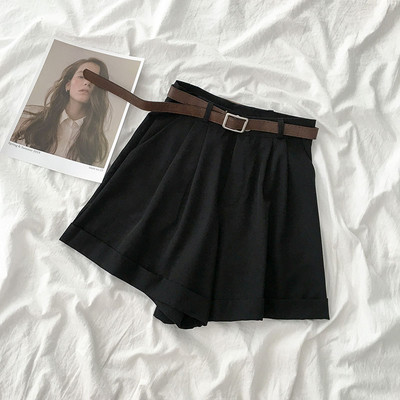 Модерни къси панталони с колан и висока талия