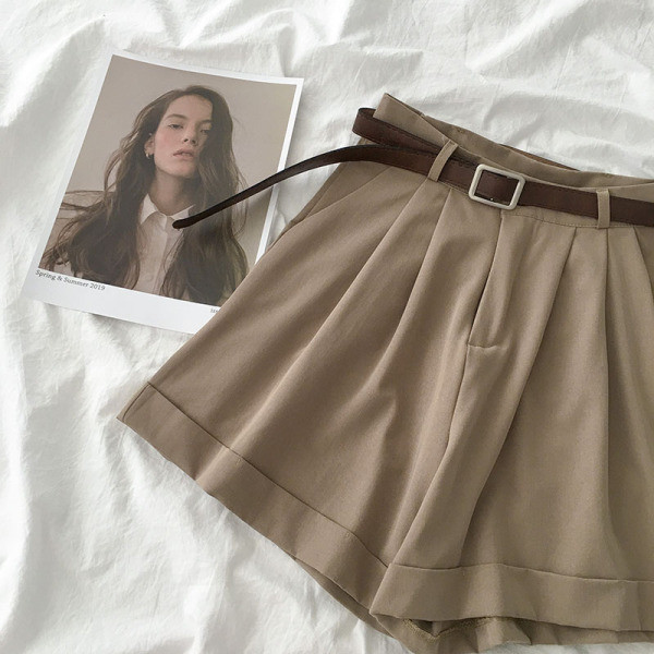 Модерни къси панталони с колан и висока талия