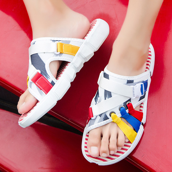 Papuci moderni pentru barbati cu talpa in dungi