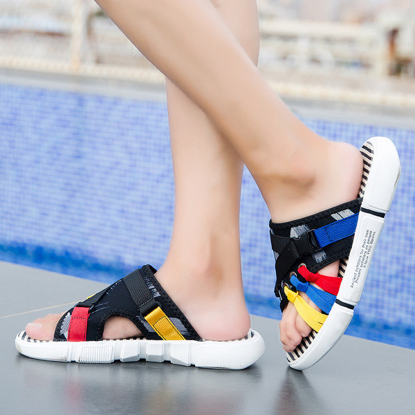 Papuci moderni pentru barbati cu talpa in dungi