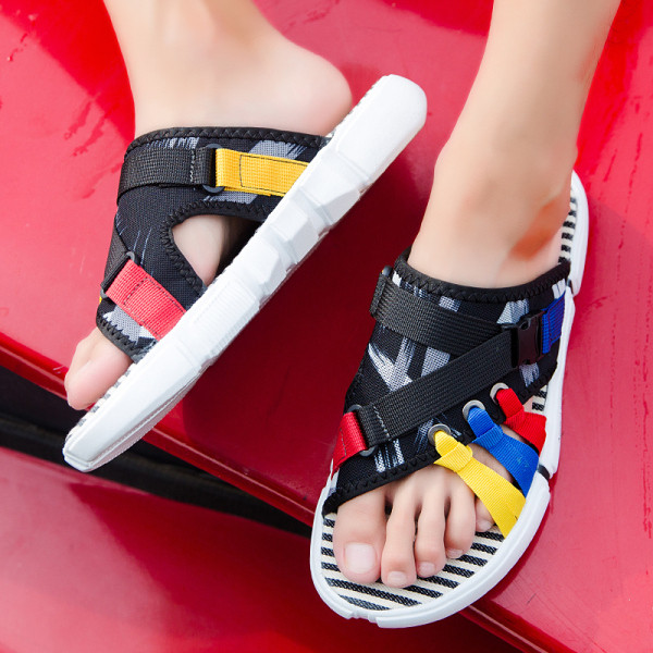 Papuci moderni pentru barbati cu talpa in dungi