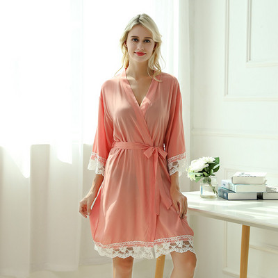 Halat de baie de dama subtire cu elemente din dantela