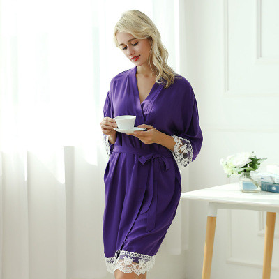 Halat de baie de dama subtire cu elemente din dantela