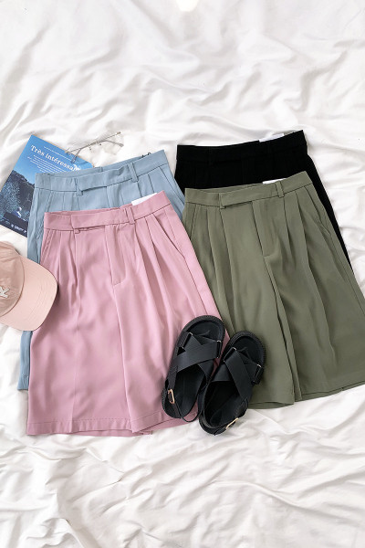 Pantaloni scurți moderni cu talie înaltă