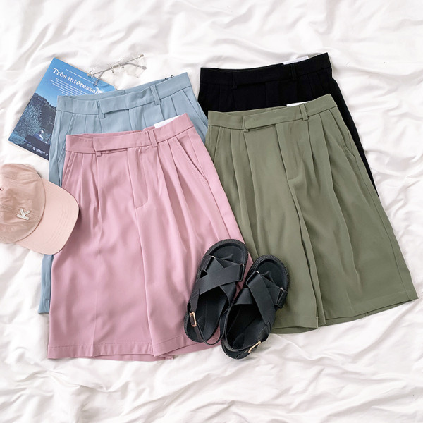 Pantaloni scurți moderni cu talie înaltă