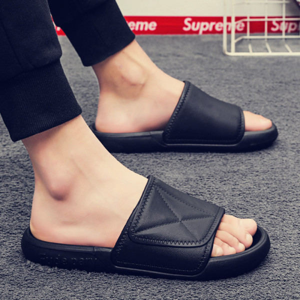 Curățați papucii bărbați cu tălpi plate