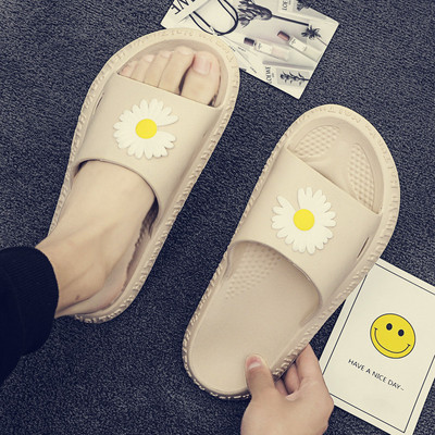 Papuci de cauciuc pentru bărbați cu aplicație și talpă plată