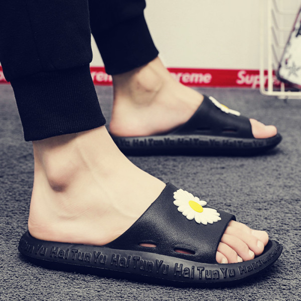 Papuci de cauciuc pentru bărbați cu aplicație și talpă plată