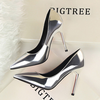 Pantofi de dama eleganti din piele lacuita cu toc inalt - model ascutit