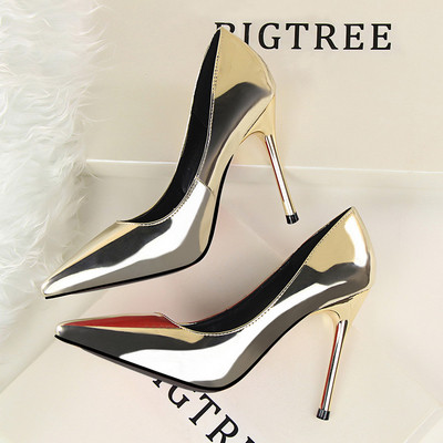 Pantofi de dama eleganti din piele lacuita cu toc inalt - model ascutit