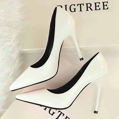 Pantofi de dama eleganti din piele lacuita cu toc inalt - model ascutit