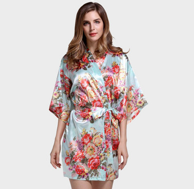 Lilletrükiga naiste satiinist hommikumantel