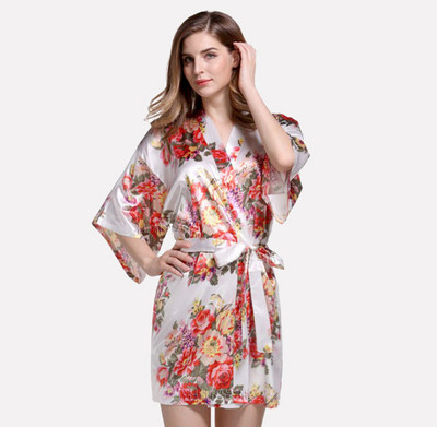 Lilletrükiga naiste satiinist hommikumantel