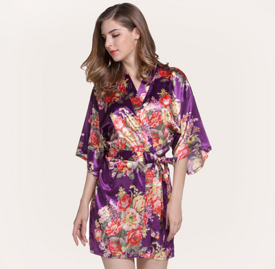 Lilletrükiga naiste satiinist hommikumantel