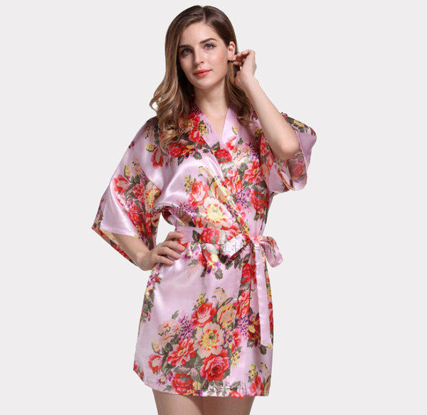 Lilletrükiga naiste satiinist hommikumantel