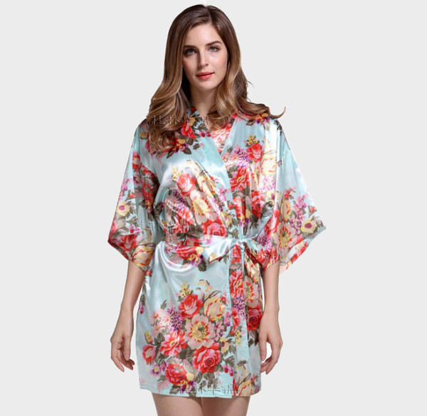 Lilletrükiga naiste satiinist hommikumantel