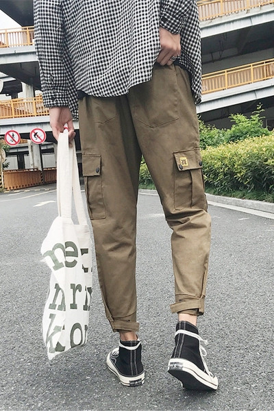 Pantaloni de barbati actuali cu buzunare laterale si lungime 9/10