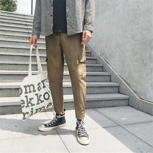 Pantaloni de barbati actuali cu buzunare laterale si lungime 9/10