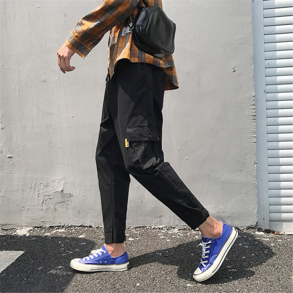 Pantaloni de barbati actuali cu buzunare laterale si lungime 9/10