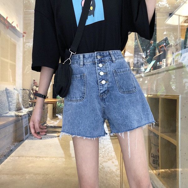 Naiste lühikesed nööpide ja taskutega teksad