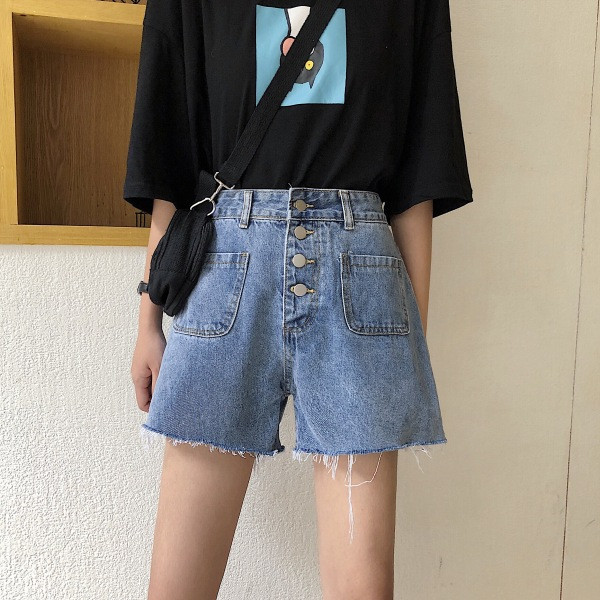 Naiste lühikesed nööpide ja taskutega teksad