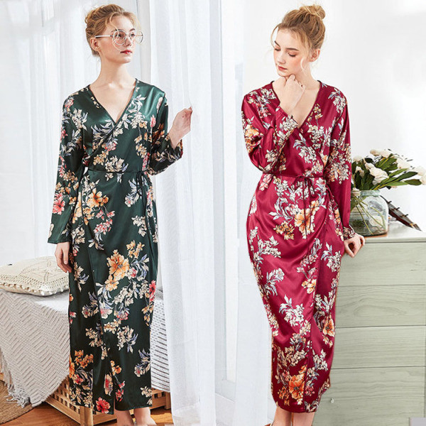 Hosszú szatén női fürdőköpeny virágmintával