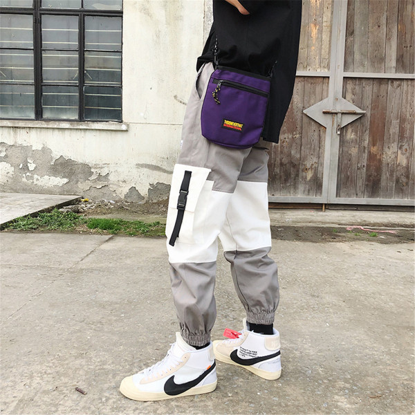 Pantaloni largi de bărbați cu buzunare și inscripție