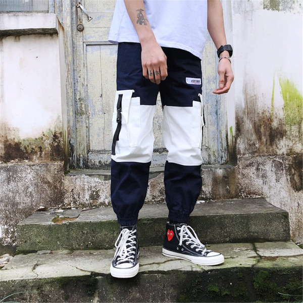 Pantaloni largi de bărbați cu buzunare și inscripție