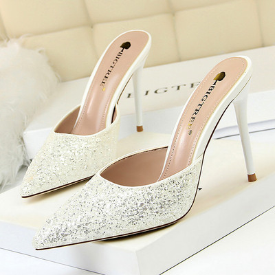 Papuci de dama eleganti, stralucitori, cu toc inalt subtire - model ascutit