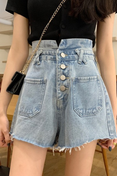 Naiste lühikesed nööpidega ja kõrge vöökohaga teksad