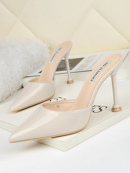 Modernas sieviešu lakādas čības ar augstu plānu papēdi - smails modelis