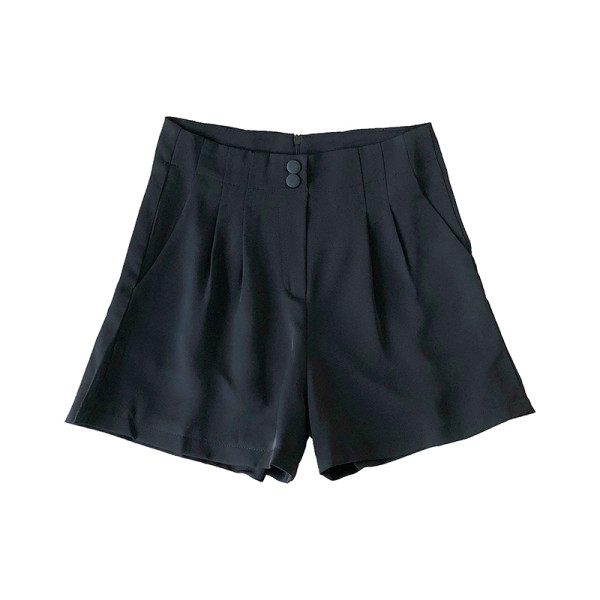 Moodsad kõrge vöökohaga lühikesed püksid ja nööbid