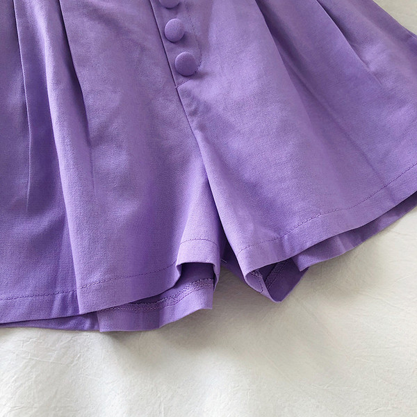 Къси панталони широк модел с копчета и висока талия