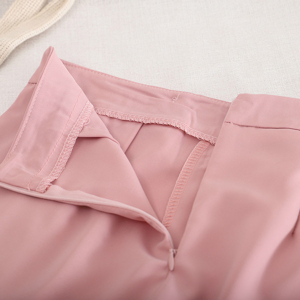 Pantaloni scurti de dama moderni model larg cu nasturi