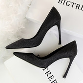 Pantofi de dama actuali model ascutit si toc inalt