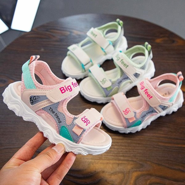 Mugavad pehme libisemisvastase talla ja plaastritega laste sandaalid tüdrukutele