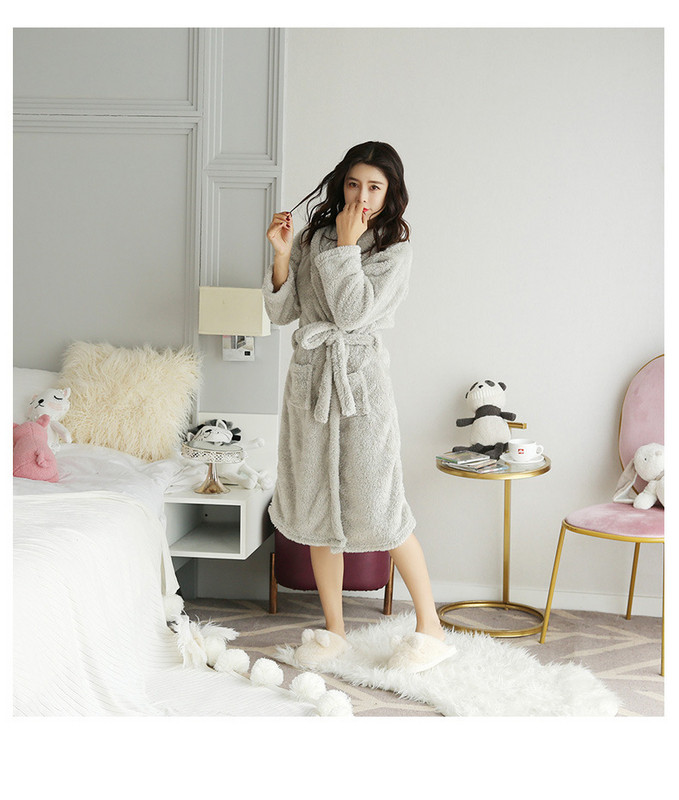 Halat de puf pentru femei, cu glugă și elemente 3D