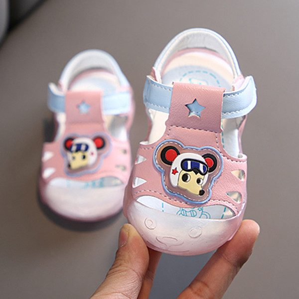 Bērnu gaišas sandales no eko ādas meitenēm un zēniem ar uzlīmēm