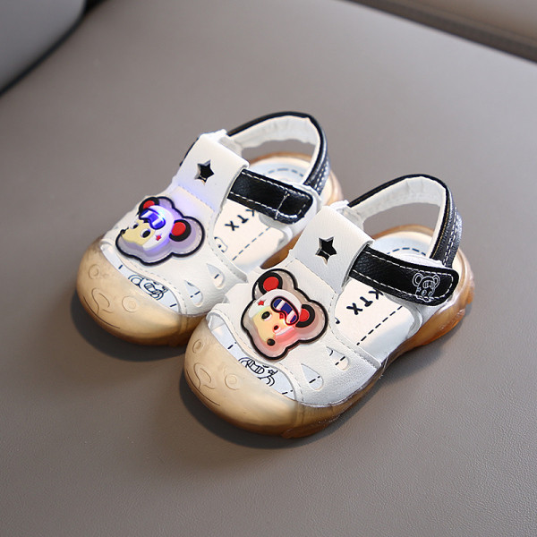 Bērnu gaišas sandales no eko ādas meitenēm un zēniem ar uzlīmēm