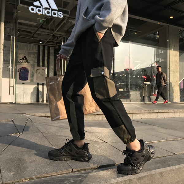 Pantaloni sport barbati cu talie elastica si buzunare