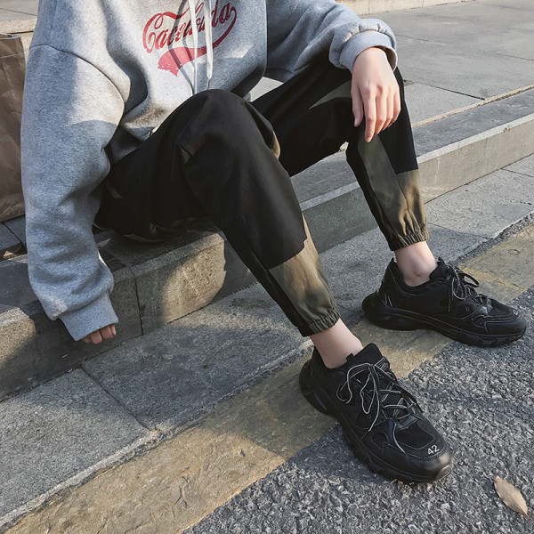 Pantaloni sport barbati cu talie elastica si buzunare