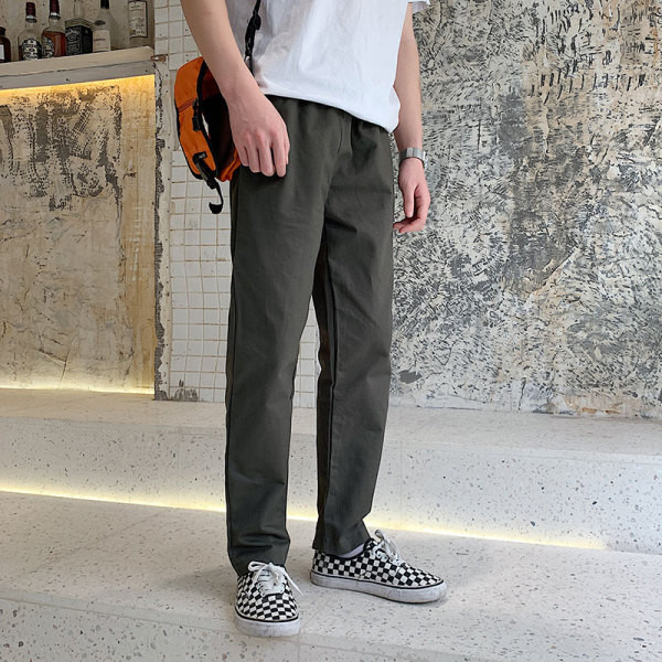 Lihtne taskutega meeste pükste mudel